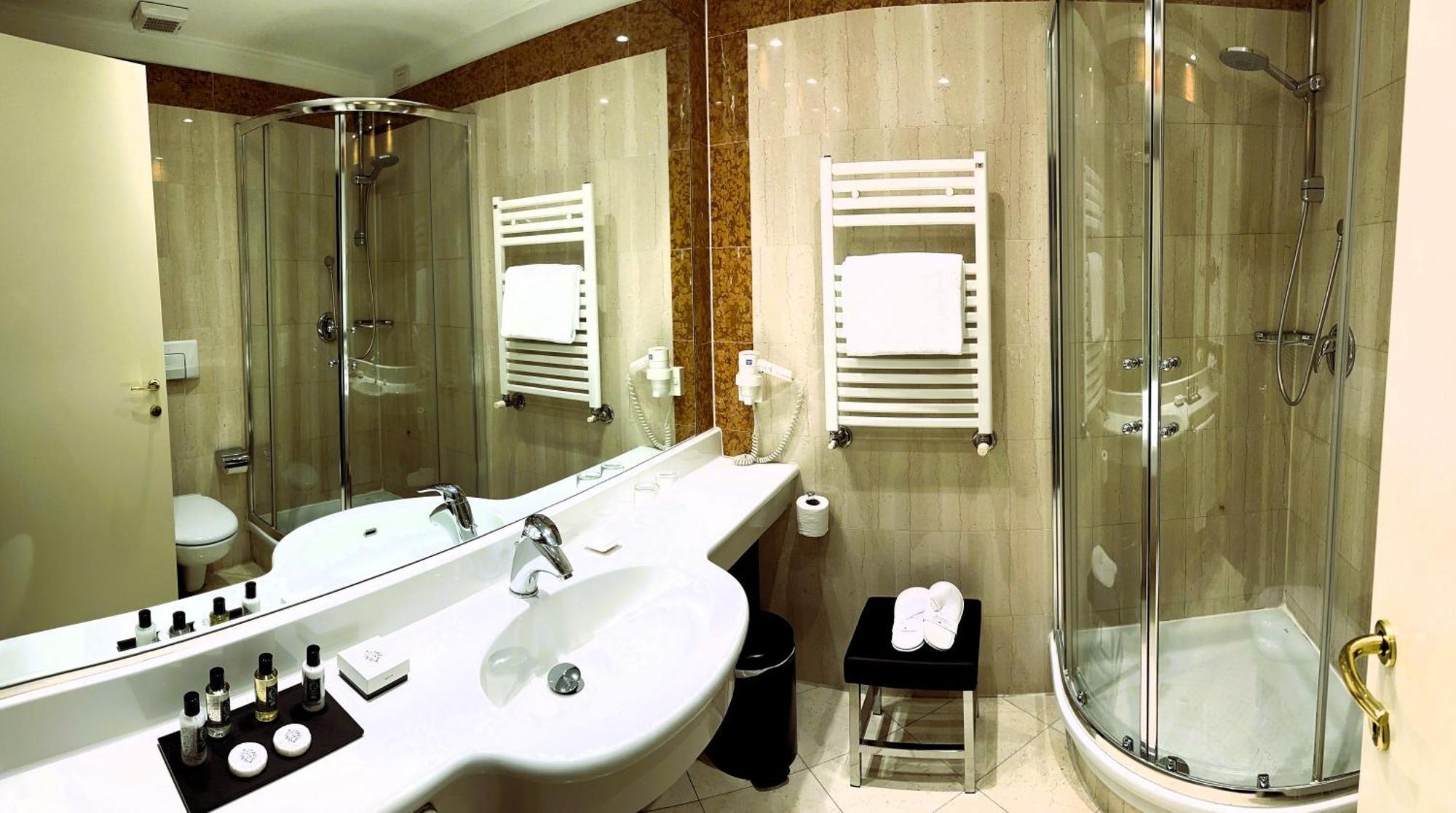 The Regency Sure Hotel Collection By Best Western Lissone Room photo